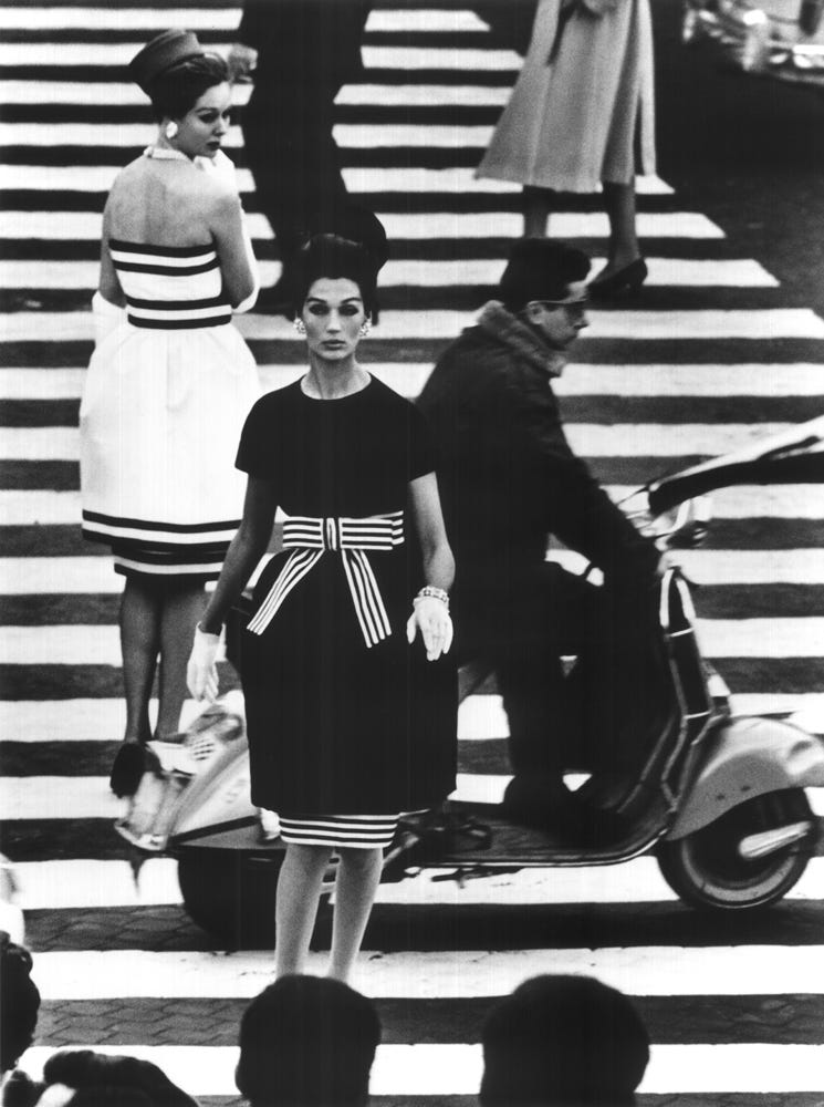 William Klein, Simone and Nina, Piazza di Spagna - 1960