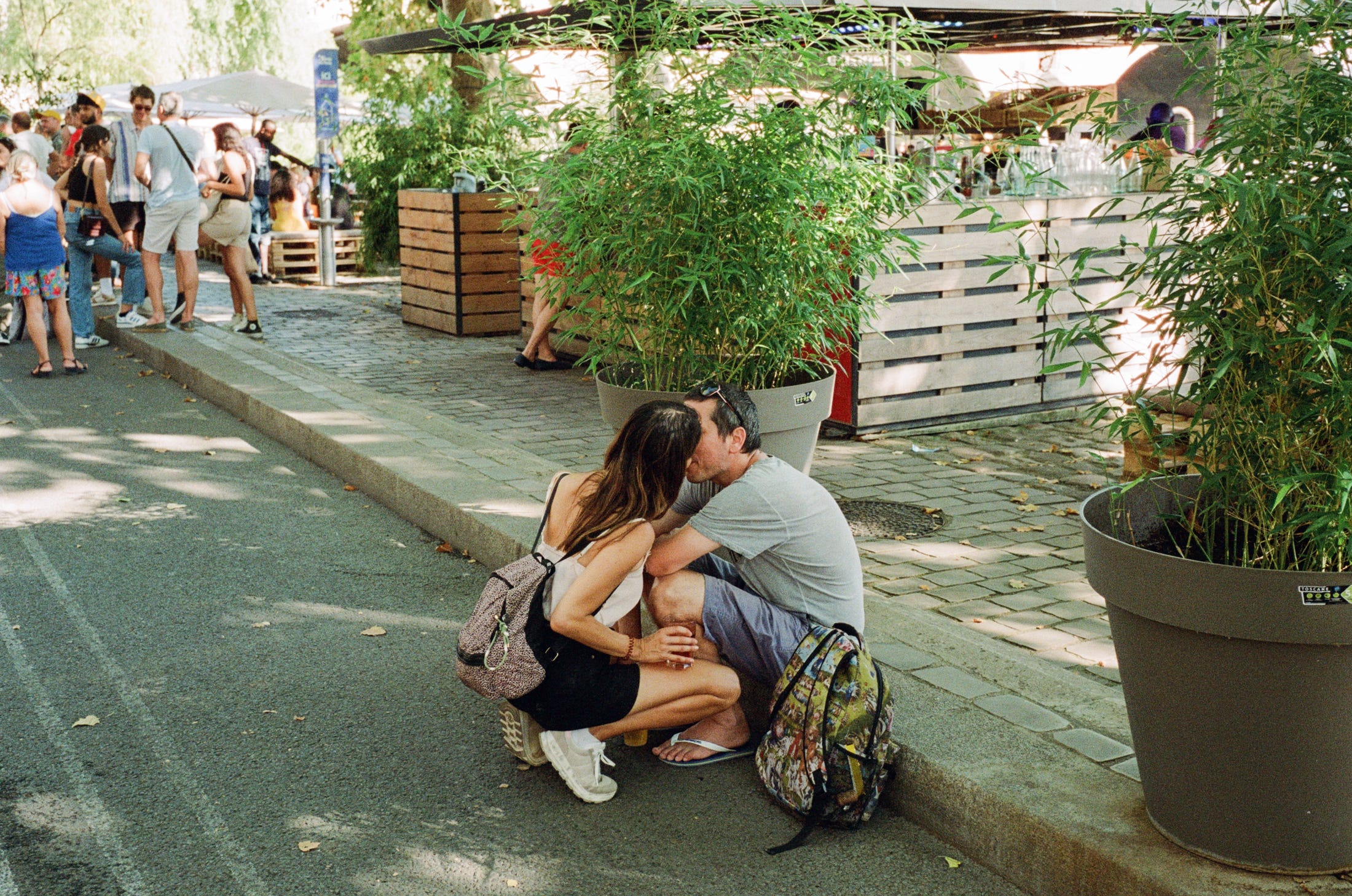 A couple kissing on the streets of Paris. August 2022