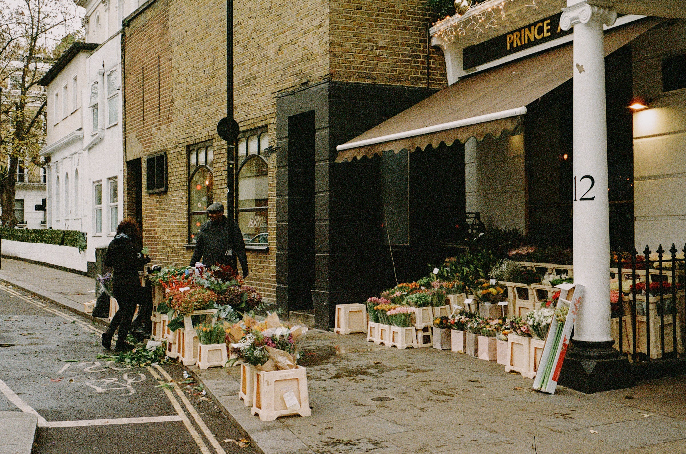 A flower merchant makes a sale. London 2023